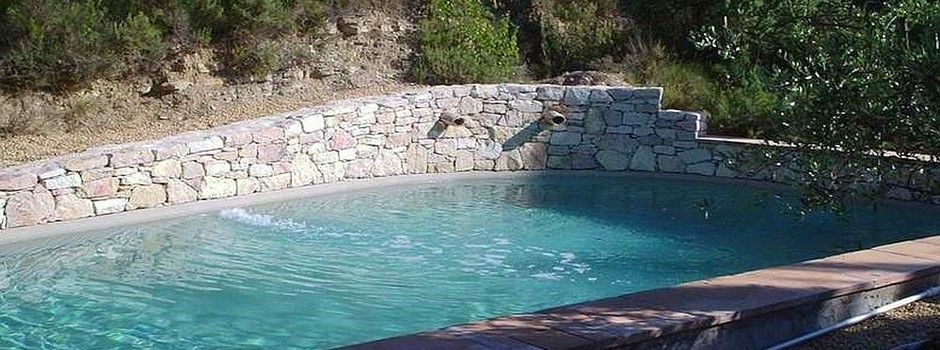 piscine-en pierre-taillée.jpg
